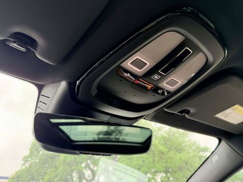 Certified 2025 Volvo V60 B5 Cross Country Plus AWD/4WD image 22