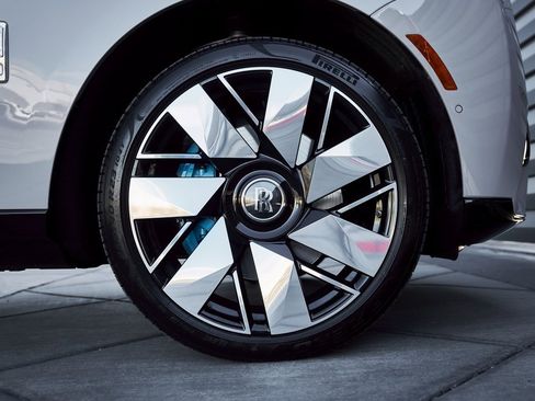 Used 2025 Rolls-Royce Cullinan image 20