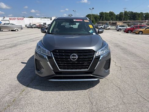 Used 2024 Nissan Kicks SV FWD image 3
