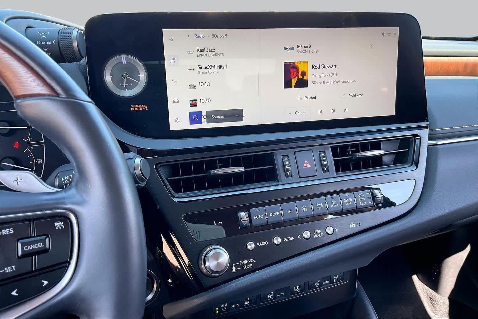 Used 2024 Lexus ES 300h Ultra Luxury w/ Accessory Package (Z2) FWD image 6