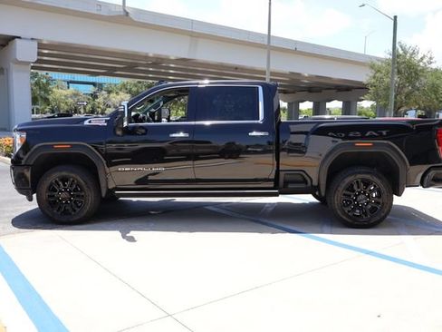 Used 2023 GMC Sierra 3500 Denali w/ Denali Black Diamond Edition AWD/4WD image 4