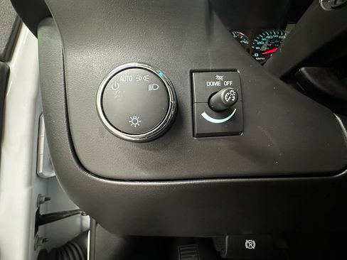 Used 2025 Chevrolet Express 3500 LT w/ LT Preferred Equipment Group RWD image 27