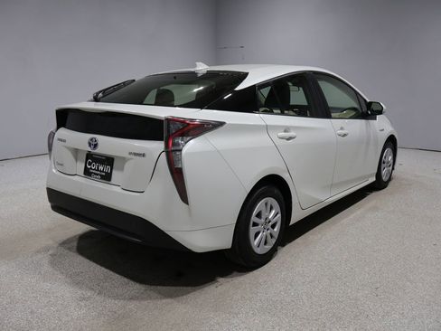 Used 2017 Toyota Prius Two image 2
