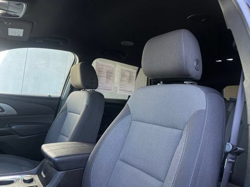 Used 2023 Chevrolet Traverse LT w/ LPO, Cargo Package FWD image 8
