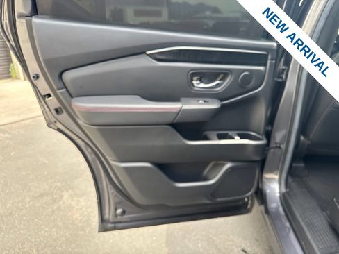 Used 2025 Honda Pilot Black Edition image 18