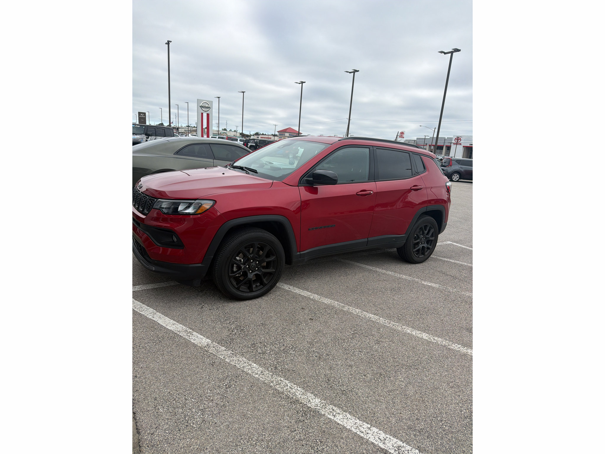 Used 2026 Jeep Compass Latitude AWD/4WD image 2