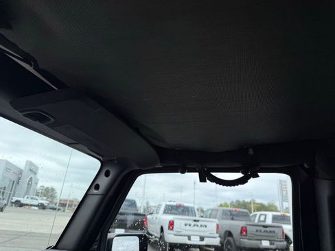 Used 2016 Jeep Wrangler Unlimited Sahara w/ Connectivity Group image 20