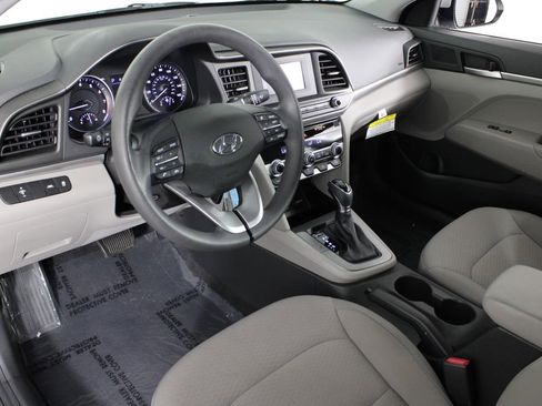 Used 2020 Hyundai Elantra SE image 16