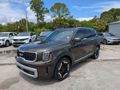 Used 2024 Kia Telluride EX FWD image 4