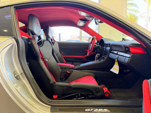 Used 2018 Porsche 911 GT2 RS RWD image 64