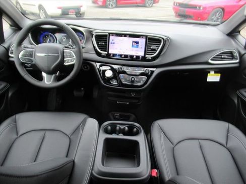 New 2026 Chrysler Voyager LX image 11