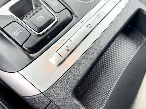 Certified 2024 Kia Carnival LX image 25