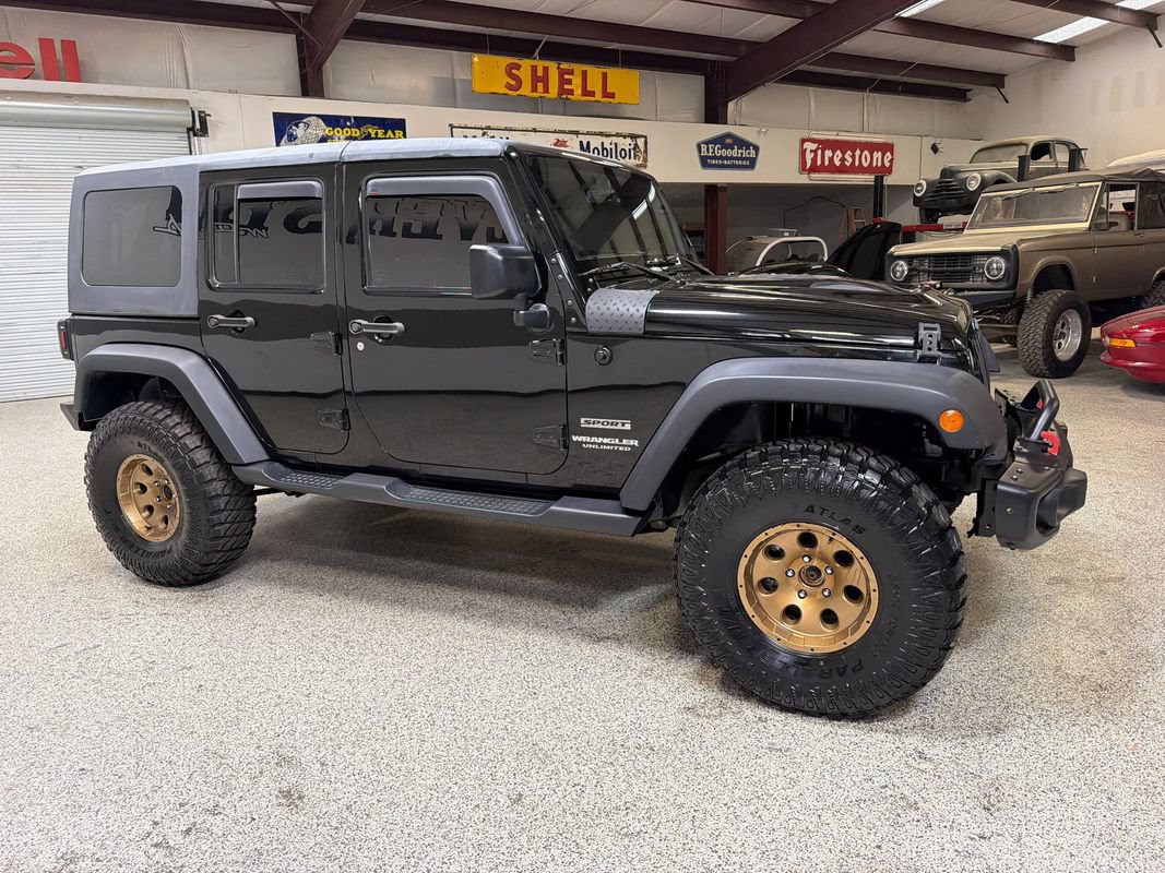 Used 2015 Jeep Wrangler Unlimited Sport w/ Quick Order Package 24S AWD/4WD image 10