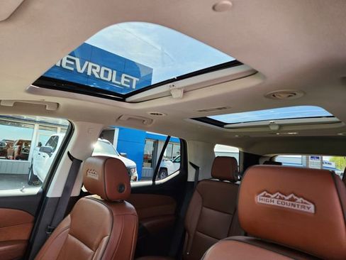 Used 2018 Chevrolet Traverse High Country AWD/4WD image 16