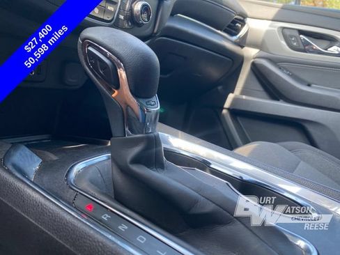 Used 2023 Chevrolet Traverse LT FWD image 28