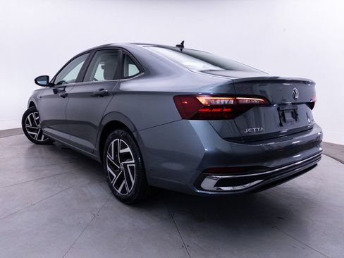 Used 2023 Volkswagen Jetta SEL FWD image 3