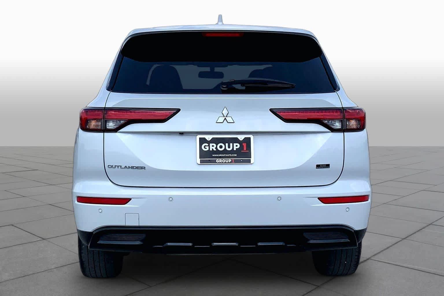 Used 2024 Mitsubishi Outlander SE Black Edition FWD image 5