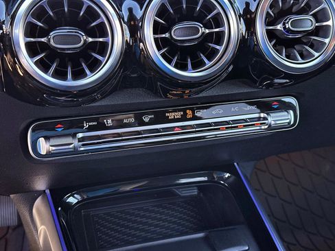 Used 2025 Mercedes-Benz GLB 250 image 23