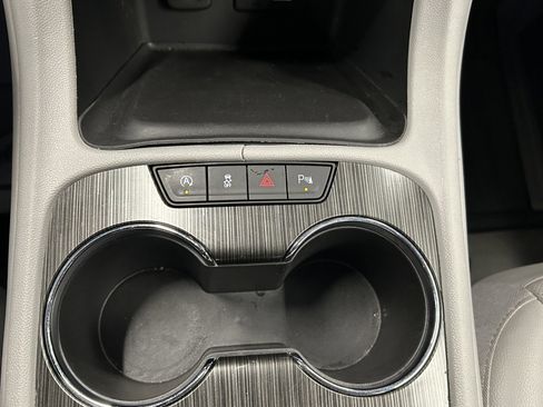 Used 2023 GMC Acadia SLT image 36