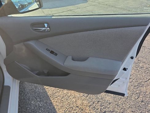 Used 2010 Nissan Altima 2.5 S w/ Convenience Plus Pkg image 8