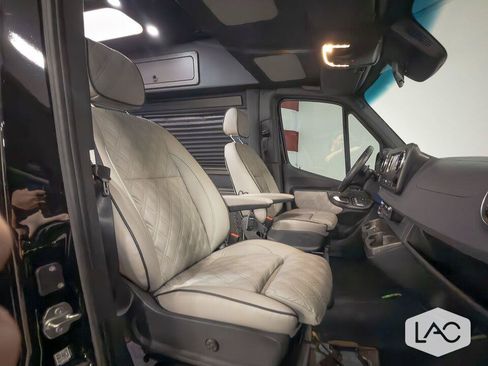 Used 2023 Mercedes-Benz Sprinter 2500 image 29