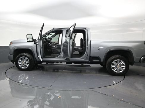 Used 2024 Chevrolet Silverado 2500 High Country w/ Technology Package AWD/4WD image 30