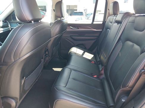 Used 2024 Jeep Grand Cherokee Limited image 15