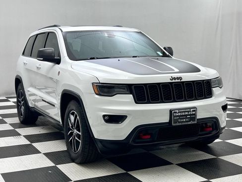 Certified 2018 Jeep Grand Cherokee Trailhawk w/ Trailhawk Luxury Group AWD/4WD image 2