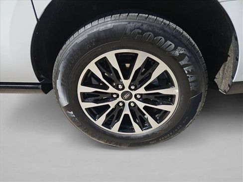 Used 2025 Ford Expedition Max Platinum AWD/4WD image 10