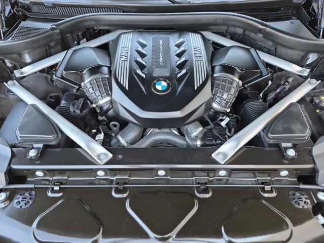 Used 2020 BMW X7 M50i AWD/4WD image 33