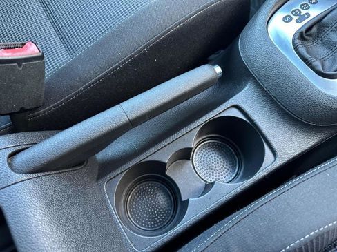 Used 2011 Volkswagen Golf 4-Door image 39