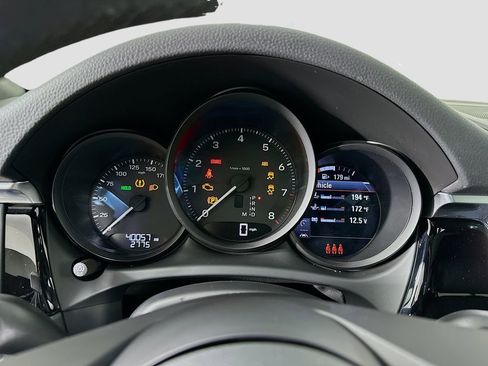 Certified 2023 Porsche Macan image 13