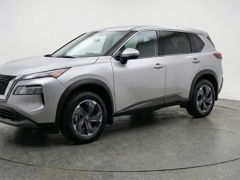 Used 2025 Nissan Rogue SV image 3