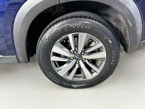 Used 2025 Nissan Pathfinder SL image 11