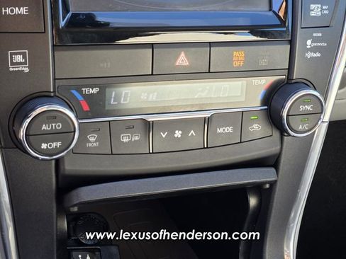 Used 2015 Toyota Camry XLE w/ Moonroof Package image 28