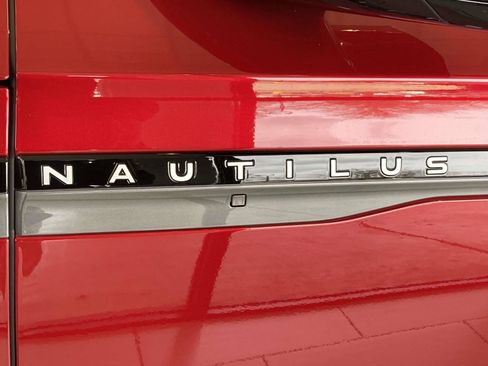 Used 2026 Lincoln Nautilus Reserve image 11