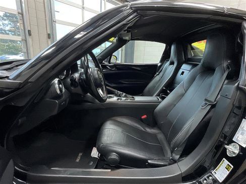 Used 2022 MAZDA MX-5 Miata RF Grand Touring RWD image 11
