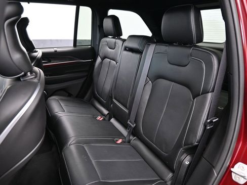 Used 2023 Jeep Grand Cherokee Overland w/ Luxury Tech Group IV image 39