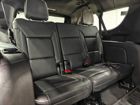 Used 2023 GMC Yukon XL SLT w/ SLT Premium Package AWD/4WD image 26