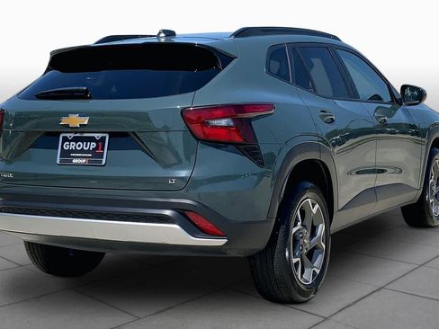 Used 2025 Chevrolet Trax LT FWD image 13