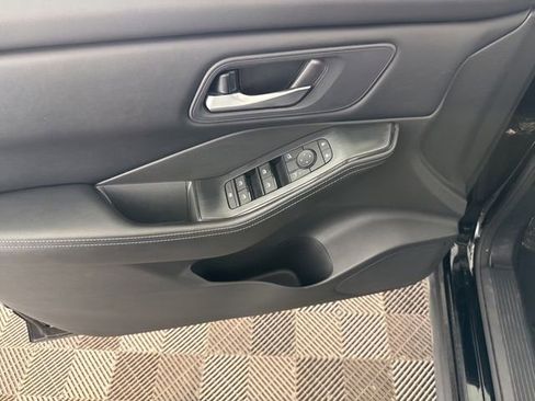 Used 2025 Nissan Rogue SV AWD/4WD image 22