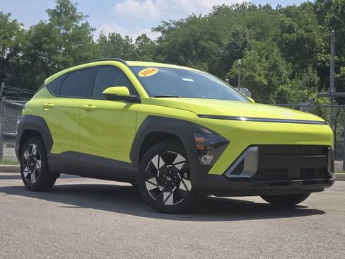 Used 2024 Hyundai Kona SEL FWD image 2