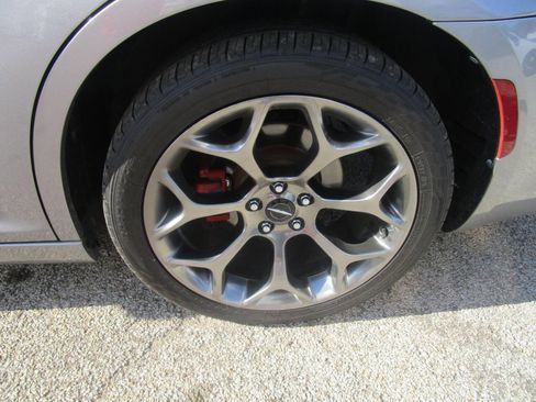 Used 2018 Chrysler 300 S w/ 300S Premium Group image 20