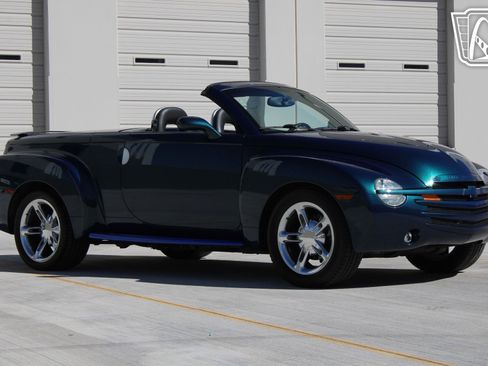 Used 2005 Chevrolet SSR w/ Preferred Equipment Group image 10