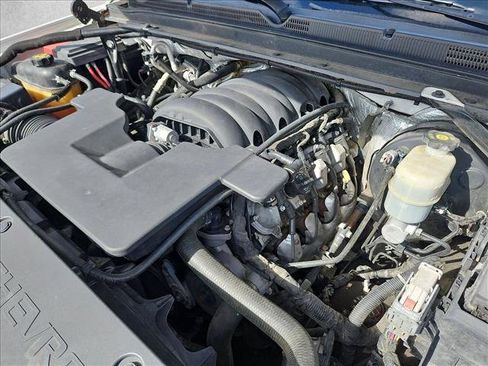 Used 2015 Chevrolet Suburban LT RWD image 26