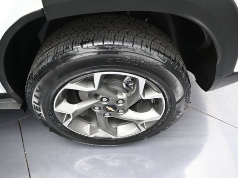 Certified 2025 Chevrolet Trax LT FWD image 20