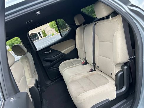 Used 2023 Chevrolet Traverse LS FWD image 39