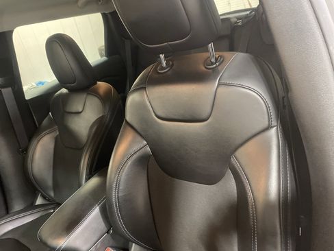 Used 2021 Jeep Cherokee Latitude Plus w/ Security Package image 9