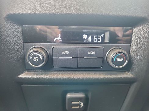 Used 2020 Chevrolet Traverse LT FWD image 20