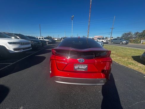 Used 2017 Toyota Prius Prime Advanced image 4